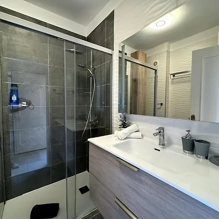 Benny With Garage 公寓 阿德耶