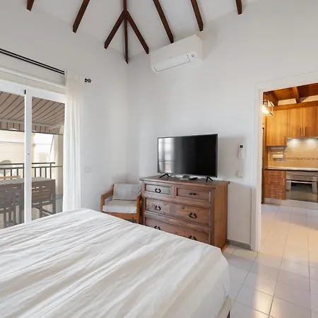 Benny Fanabe - 2 Bed And Loft Apartment, Ac, Pool & Parking 公寓 阿德耶