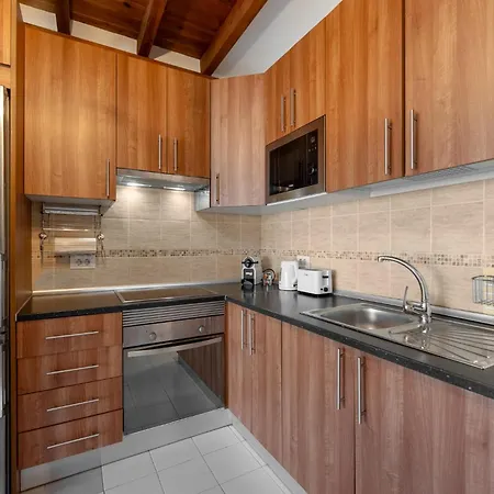 Benny Fanabe - 2 Bed And Loft Apartment, Ac, Pool & Parking * 阿德耶